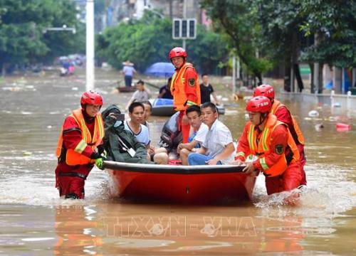 Mưa lũ hoành hành tại Trung Quốc, hàng trăm nghìn người phải sơ tán