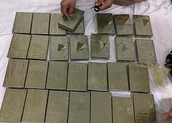 Bắt quả tang đối tượng vận chuyển 30 bánh heroin