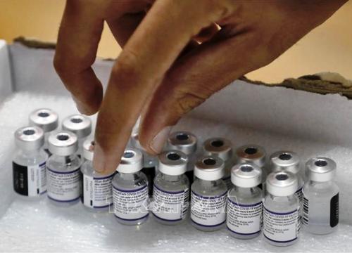 FDA: Vaccine phòng COVID-19 của Pfizer an toàn và hiệu quả với trẻ dưới 5 tuổi