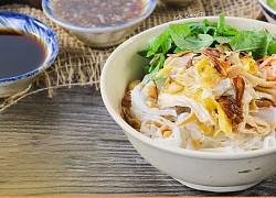 Trưa nay ăn gì: Mới lạ phở gà trộn khô ngày đầu tuần