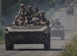 Ukraine gặp khó khăn trong phòng thủ ở Donbass