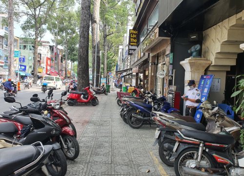 Vào quán karaoke để... ôn bài