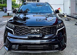 Cận cảnh Kia Sorento 2023 tại Việt Nam, thêm logo mới về đại lý