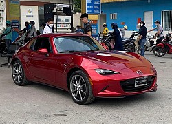 Cận cảnh Mazda MX-5 RF 2022 độc nhất Việt Nam "làm dâu" Sài Gòn
