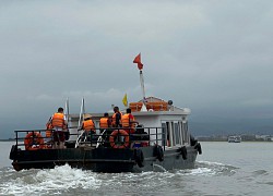 Dàn tàu 'lạ' hoạt động chui giữa lòng kỳ quan vịnh Hạ Long
