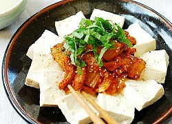 Đậu phụ đem xào kim chi và thịt ba chỉ cay nồng thơm ngon, đảm bảo tín đồ ăn cay thích mê
