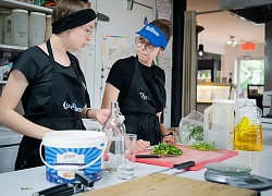 Doanh nghiệp Canada tìm đến thiếu niên để bù đắp 'lỗ hổng' lao động