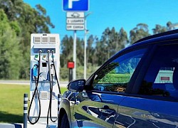 EU đề xuất khoảng cách xa nhất giữa các trạm sạc xe điện là 60 km