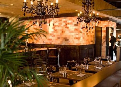 Kỳ lạ một nhà hàng ở Mỹ chuyên 'gạ' thực khách liếm tường