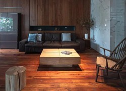 Ngôi nhà mái dốc nổi bật giữa góc phố Hà Nội