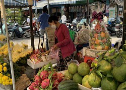 TP Hồ Chí Minh: Siêu thị, chợ truyền thống cùng khuyến mãi để kéo sức mua