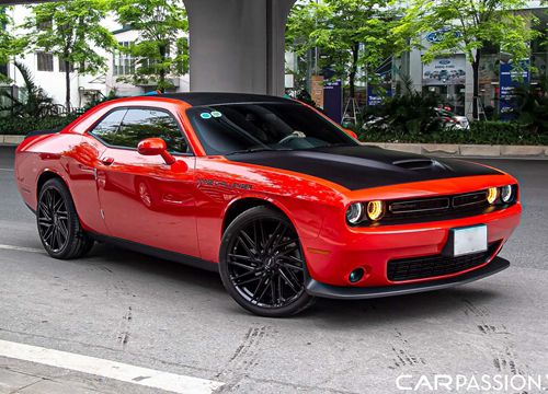 Cận cảnh xe cơ bắp Dodge Challenger GT độ mâm 22 inch