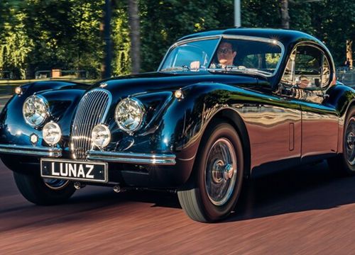 Xế cổ Jaguar XK120 1952 chạy điện có giá 423.838 USD