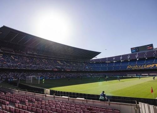 Barca rời Camp Nou trong một mùa