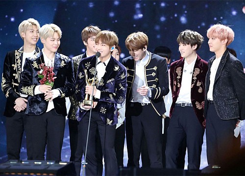 BTS chiếm vị trí hàng đầu trên 9 bảng xếp hạng Billboard