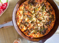 Cách làm pizza xúc xích bằng chảo, lò nướng thơm ngon tại nhà