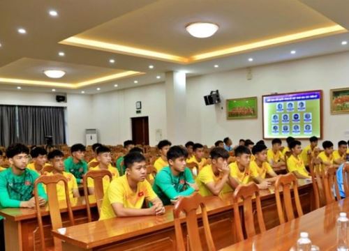 Lãnh đạo VFF 'truyền lửa' cho U19 Việt Nam