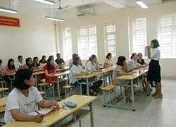 Nhiều học sinh viết vào sách giáo khoa được thầy cô yêu quý, nể phục