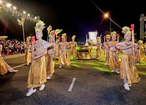 Đà Nẵng 'bùng nổ' trong đêm mở màn lễ hội Carnival đường phố Sun Fest