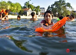 Hà Nội: Ao làng ô nhiễm được cải tạo thành 'bể bơi' rộng 7.000m2, ngày nắng nóng hàng trăm người đến tắm