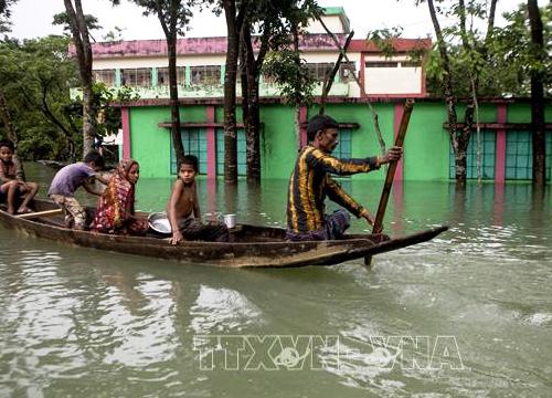 Lũ lụt tại Bangladesh: Hơn 5.000 trường học bị ngập và 3,5 triệu trẻ em không có nước sạch uống