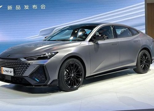 Changan UNI-V 2022 từ 455 triệu đồng, "uống" chỉ 1,59 lít xăng/100km