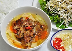 Làm bún chả Hà Nội đãi cả nhà