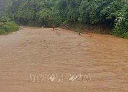 Mưa lũ làm 1 người bị cuốn trôi, mắc kẹt trong hầm thủy điện ở Điện Biên