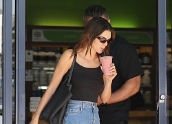 Thời trang hè của Kendall Jenner - váy midi, áo thun ba lỗ thả rông vẫn sành điệu