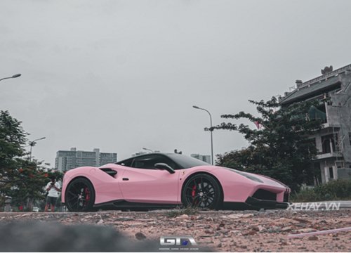 Ferrari 488 GTB hơn 15 tỷ thay áo hồng "siêu xinh" tại Sài Gòn