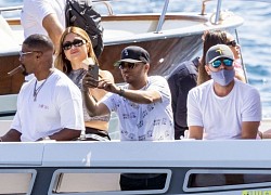 Leonardo DiCaprio lên cân rõ rệt, vui vẻ đi chơi cùng Jamie Fox ở Italy