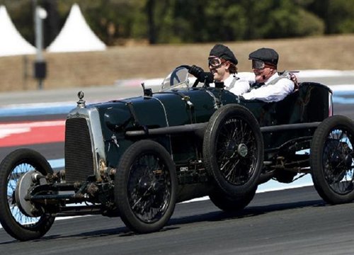 Sebastian Vettel cầm lái "ông cụ" Aston Martin Grand Prix 1922