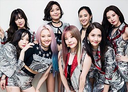 SNSD 5 năm rồi mới trở lại đầy đủ mà SM cho chụp phông nền giả trân, tung lịch trình thì trễ?