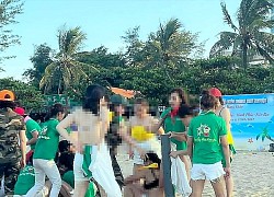 Thông tin ban đầu về nhóm nữ du khách cởi áo ngực để chơi team building trên bãi biển Cửa Lò