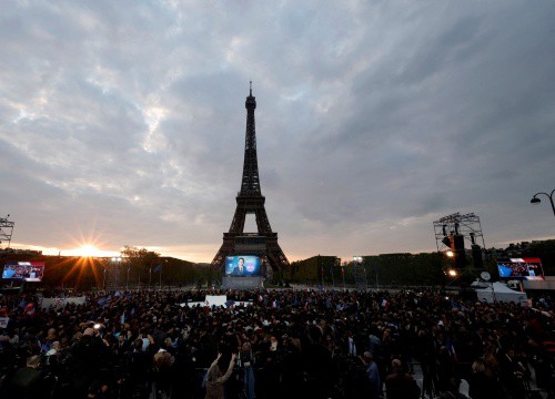 Báo cáo mật tiết lộ tháp Eiffel rỉ sét nặng, cần sửa chữa toàn bộ?