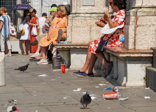 Venice gây tranh cãi khi tìm cách 'xóa sổ' du khách nghèo