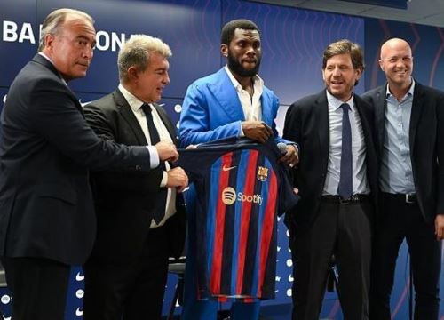 Chủ tịch Barca xác nhận đã gặp đại diện của Ronaldo