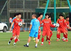 Trọng Hoàng, Văn Hậu khiến HLV Park Hang Seo lo lắng