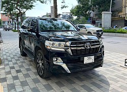 Cận cảnh Toyota Land Cruiser 2021 cũ hơn 5 tỷ đồng ở Hà Nội