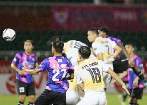 Cầu thủ dùng tay ghi bàn ở V-League, Trưởng ban trọng tài nói gì?