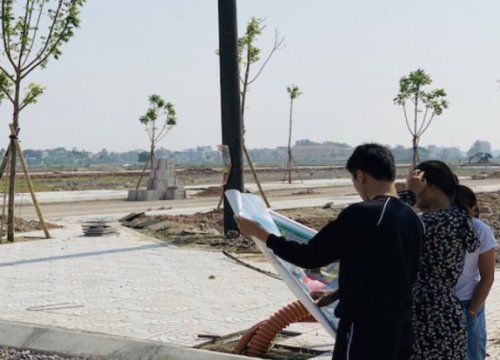 Hết thời sốt đất, môi giới bất động sản khốn khổ vì khách 'ăn vạ'