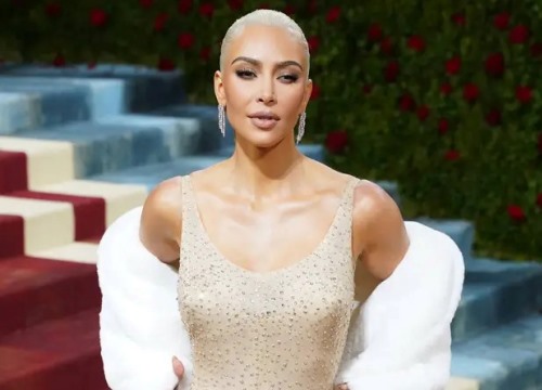 Kim Kardashian bị tái phát bệnh nghiêm trọng vì ép cân để mặc vừa váy của huyền thoại Marilyn Monroe