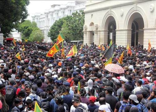 Dông bão chưa qua ở Sri Lanka