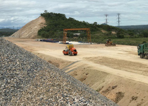 Khơi thông 'xương sống' cao tốc Bắc - Nam: Khó khăn bủa vây