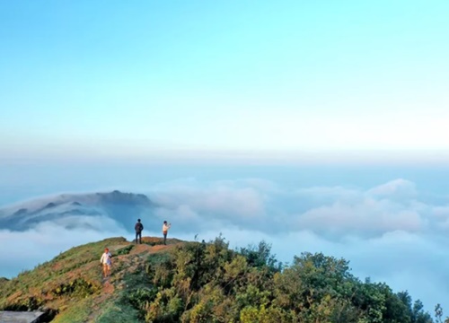 Núi Cha - Núi Mẹ hùng vĩ nơi biên cương