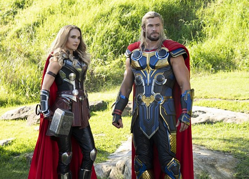 'Thor: Love and Thunder' dở tệ nhưng tại sao vẫn kiếm được bộn tiền?