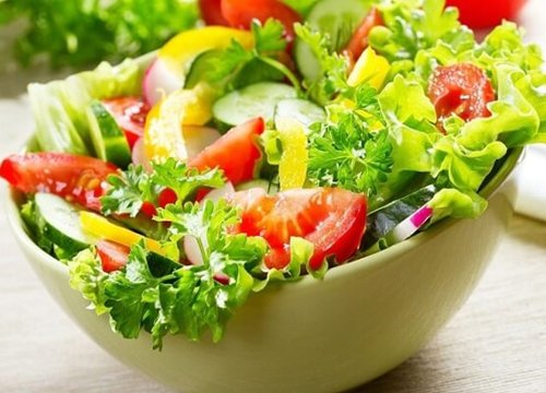 Ăn ngon mà không sợ béo với salad rau trộn thập cẩm