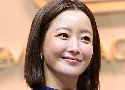 Ngỡ ngàng diện mạo hiện tại của "mỹ nhân tự nhận đẹp hơn Kim Tae Hee" ở họp báo, vẻ đẹp đỉnh cao phai tàn vì lão hoá