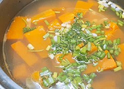 Cách nấu canh bí đỏ tôm khô đơn giản, bùi bùi thơm ngon tại nhà