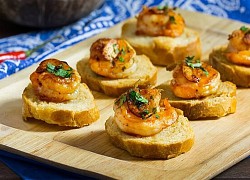 Tôm cháy tỏi với bánh mì nướng ngon không thể cưỡng cho bạn đổi gió
